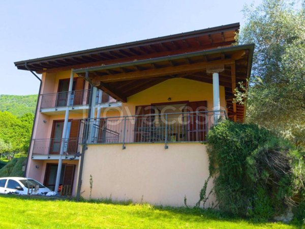 casa indipendente in vendita a Porto Valtravaglia