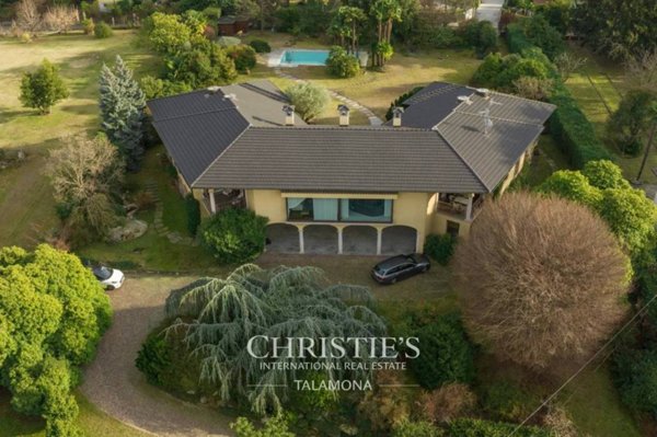 casa indipendente in vendita a Porto Valtravaglia