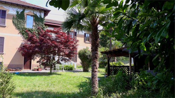 casa indipendente in vendita a Porto Valtravaglia