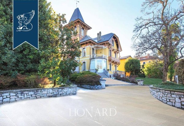 villa in vendita a Porto Valtravaglia