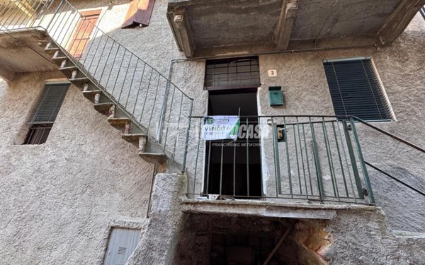 appartamento in vendita a Porto Valtravaglia in zona Domo