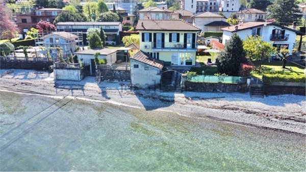 casa indipendente in vendita a Porto Valtravaglia