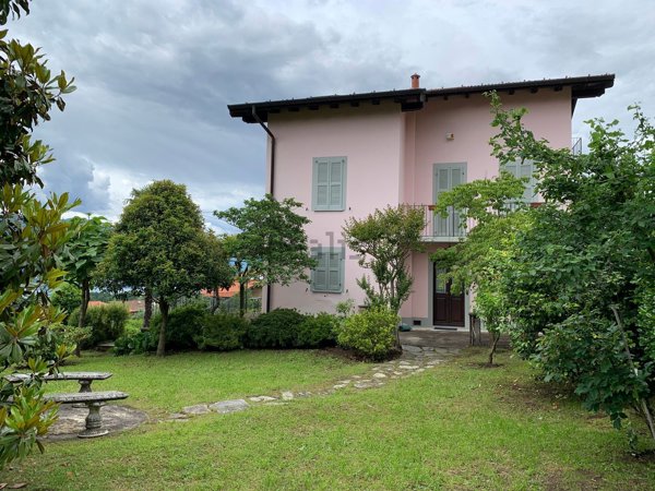 casa indipendente in vendita a Porto Valtravaglia