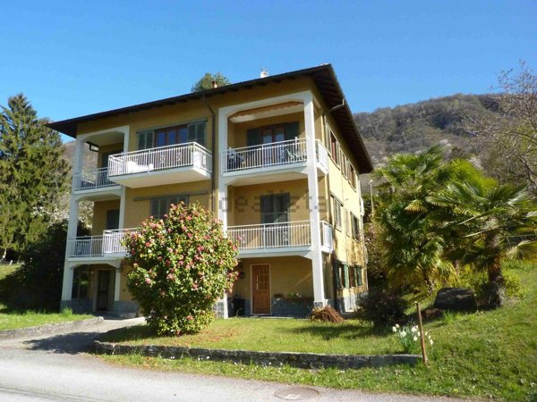 appartamento in vendita a Porto Valtravaglia in zona Torre