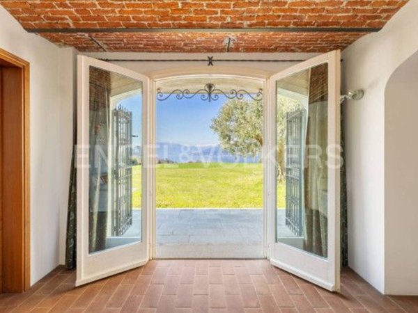 casa indipendente in vendita a Porto Valtravaglia