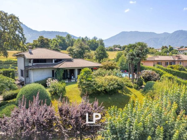 casa indipendente in vendita a Porto Valtravaglia