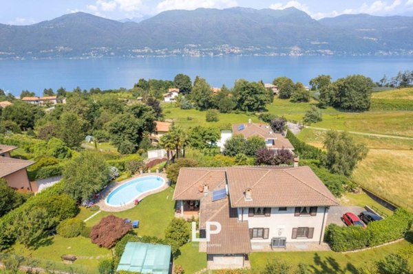 casa indipendente in vendita a Porto Valtravaglia in zona Ticinallo