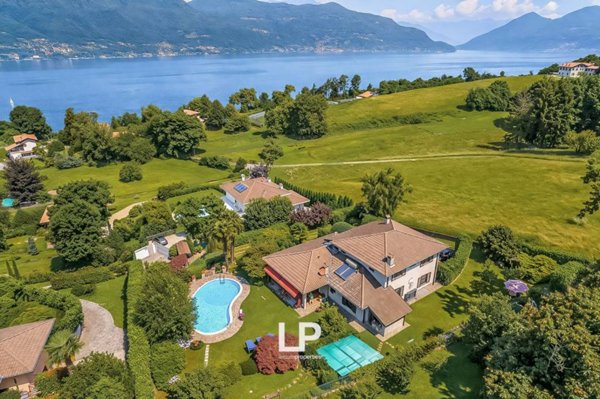 casa indipendente in vendita a Porto Valtravaglia in zona Ticinallo