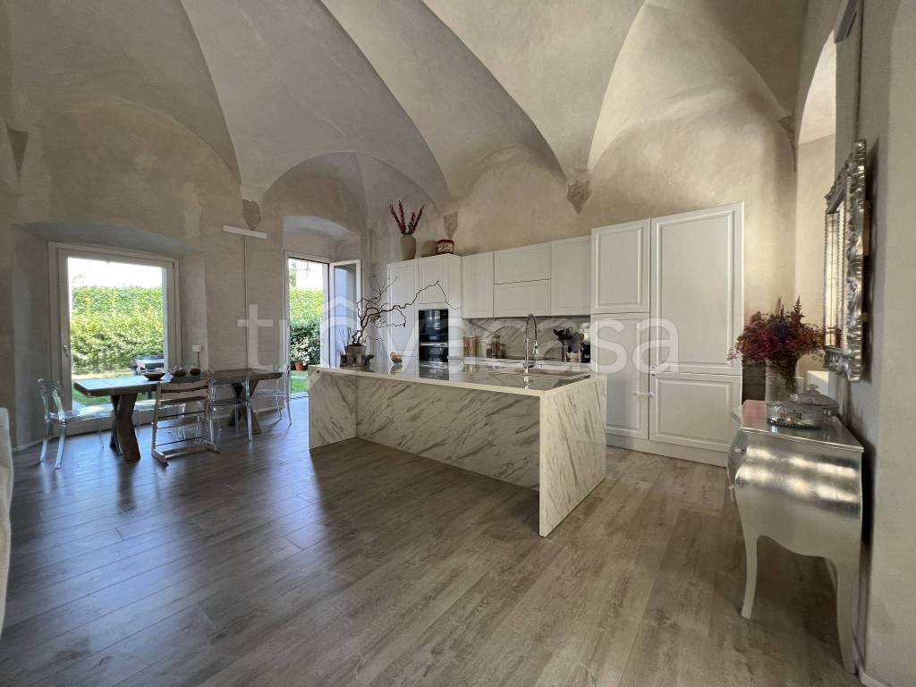 appartamento in vendita a Porto Valtravaglia