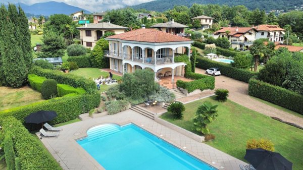 casa indipendente in vendita a Porto Valtravaglia