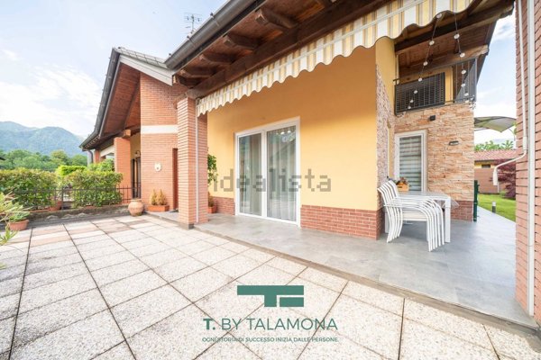 casa indipendente in vendita a Porto Valtravaglia