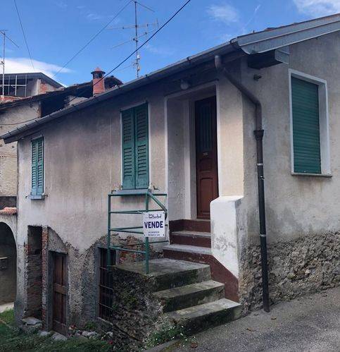 casa indipendente in vendita a Porto Valtravaglia in zona Musadino