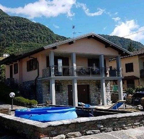 casa indipendente in vendita a Porto Valtravaglia