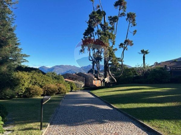 appartamento in vendita a Porto Valtravaglia in zona Musadino