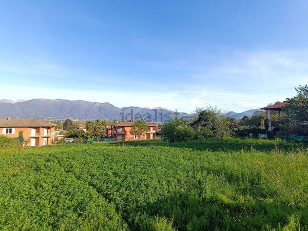 terreno edificabile in vendita a Porto Valtravaglia in zona Muceno