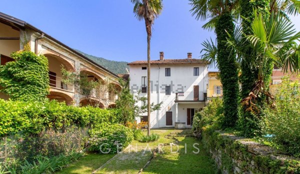 casa semindipendente in vendita a Porto Valtravaglia in zona Musadino