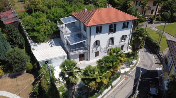 casa indipendente in vendita a Porto Valtravaglia