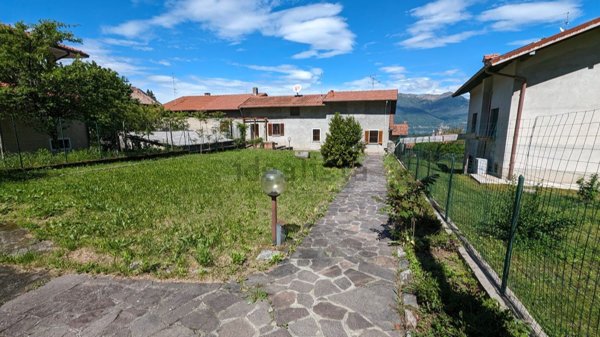 casa indipendente in vendita a Porto Valtravaglia