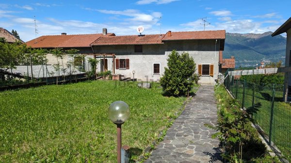 casa indipendente in vendita a Porto Valtravaglia