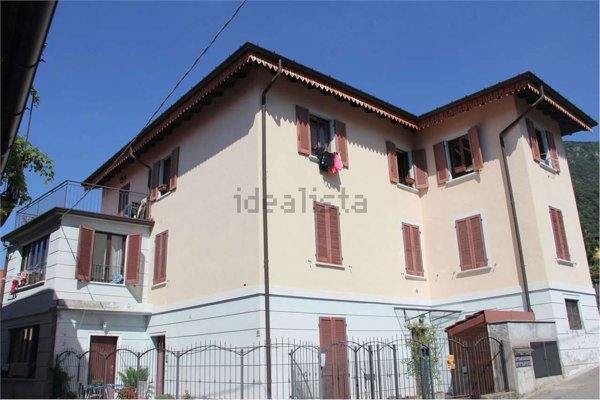 appartamento in vendita a Porto Valtravaglia in zona Musadino