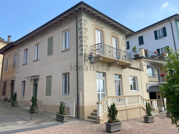 casa indipendente in vendita a Porto Valtravaglia