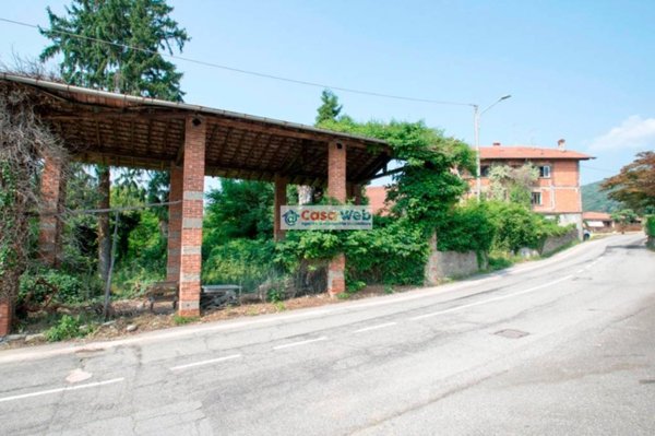 casa indipendente in vendita a Porto Valtravaglia in zona Muceno