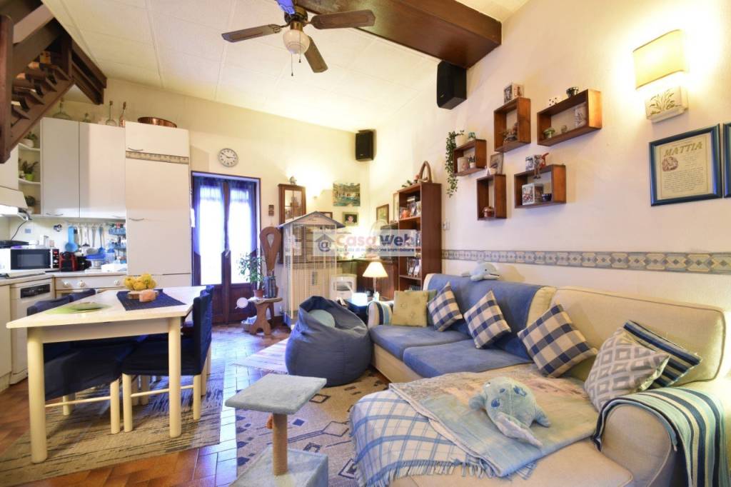 casa indipendente in vendita a Porto Valtravaglia