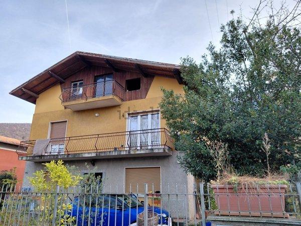 appartamento in vendita a Porto Valtravaglia in zona Muceno