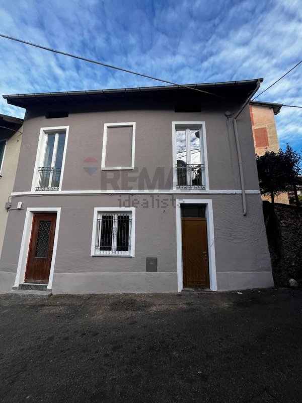 casa indipendente in vendita a Porto Valtravaglia