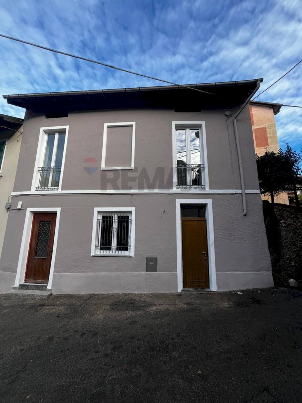 casa indipendente in vendita a Porto Valtravaglia