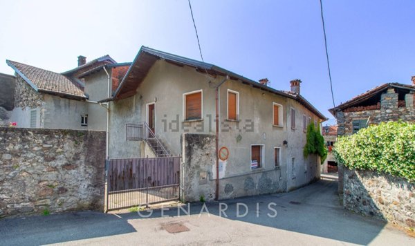 casa semindipendente in vendita a Porto Valtravaglia in zona Musadino