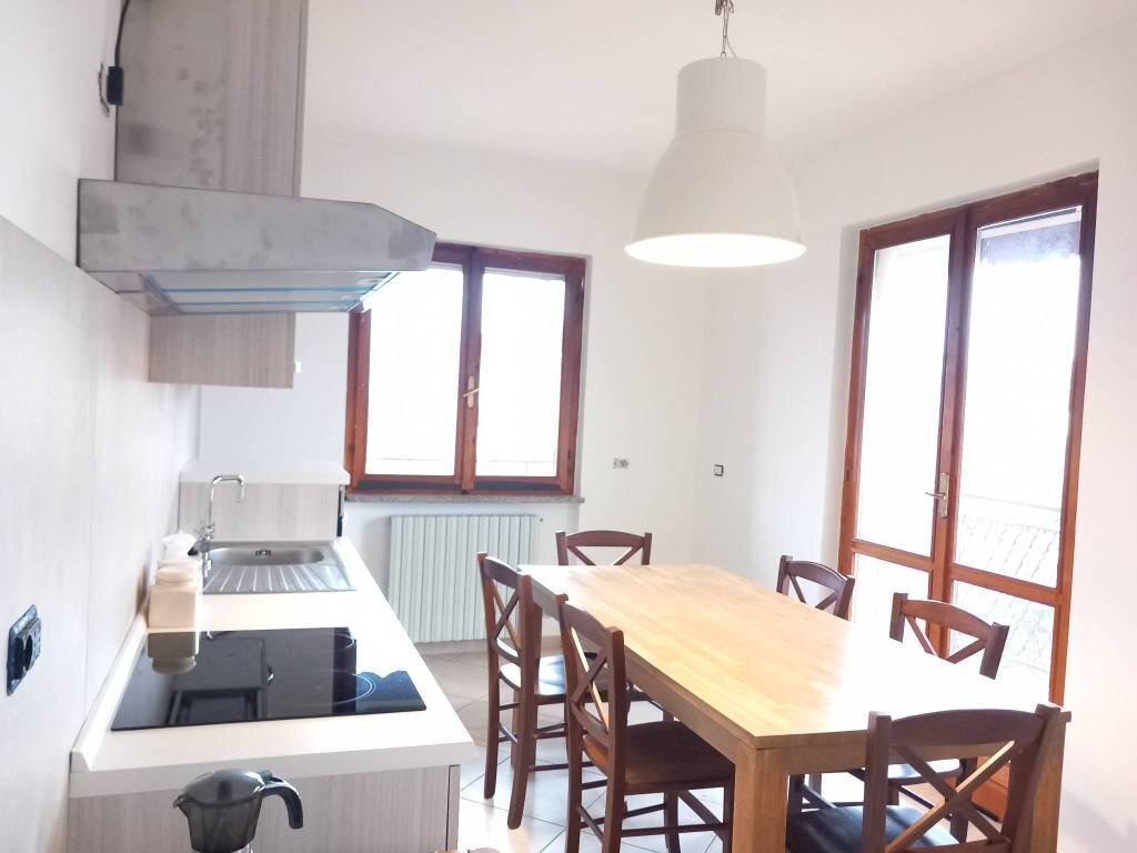 casa indipendente in vendita a Porto Valtravaglia in zona Muceno