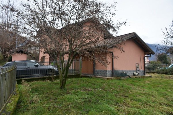 casa indipendente in vendita a Porto Valtravaglia