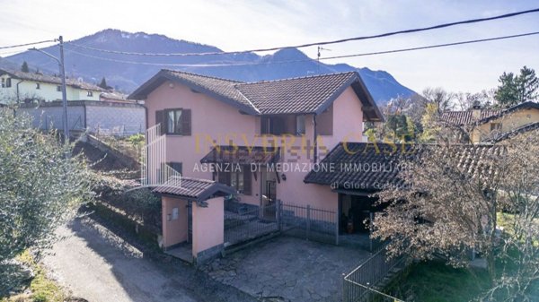 casa indipendente in vendita a Porto Valtravaglia