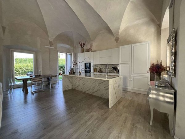 appartamento in vendita a Porto Valtravaglia