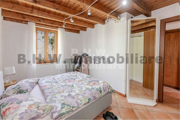 appartamento in vendita a Porto Valtravaglia in zona Musadino