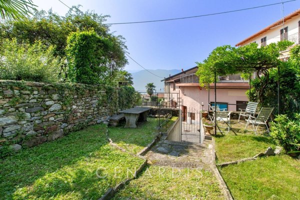 casa semindipendente in vendita a Porto Valtravaglia in zona Musadino