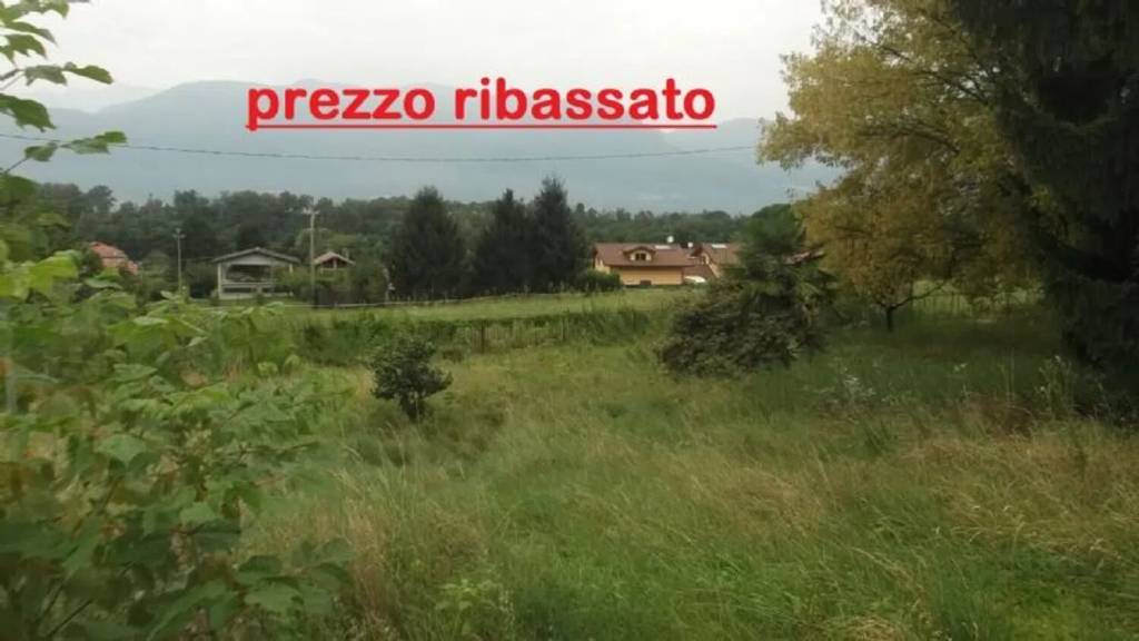 terreno edificabile in vendita a Porto Valtravaglia in zona Muceno