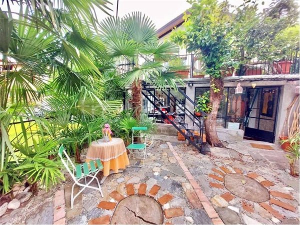 casa indipendente in vendita a Porto Valtravaglia in zona Musadino