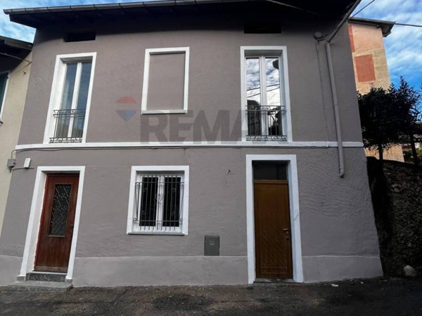 casa indipendente in vendita a Porto Valtravaglia