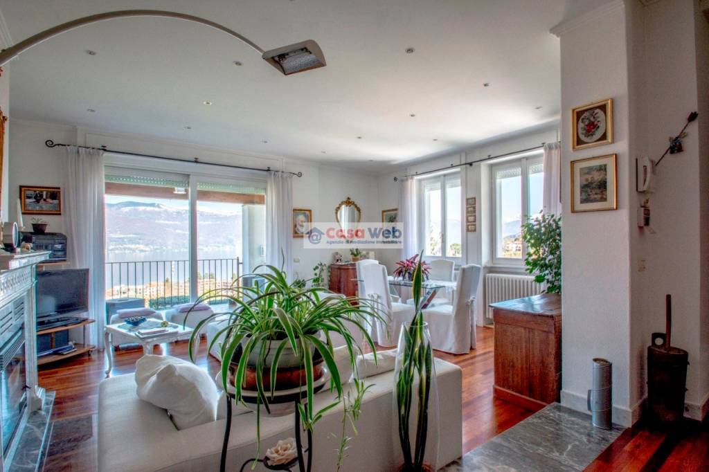 casa indipendente in vendita a Porto Valtravaglia