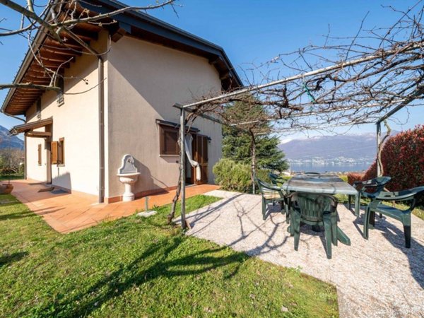 casa indipendente in vendita a Porto Valtravaglia