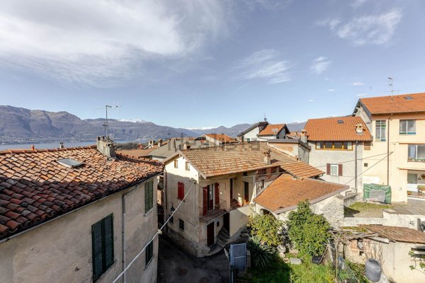 appartamento in vendita a Porto Valtravaglia in zona Musadino