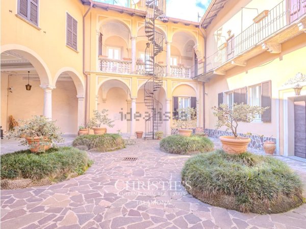 casa indipendente in vendita a Porto Valtravaglia