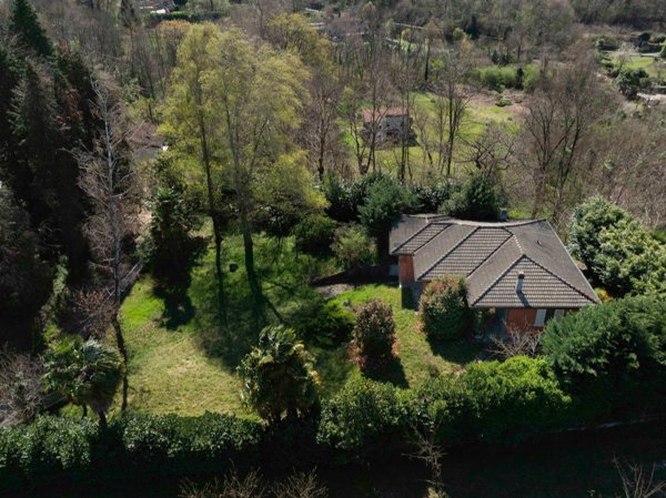 casa indipendente in vendita a Porto Valtravaglia