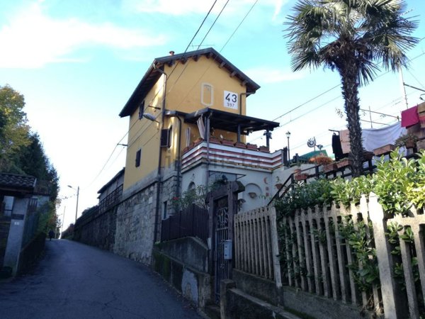 casa indipendente in vendita a Porto Valtravaglia