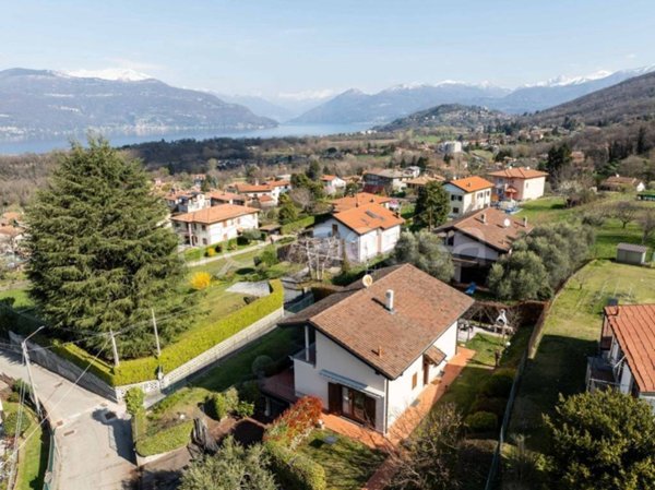 casa indipendente in vendita a Porto Valtravaglia in zona Torre