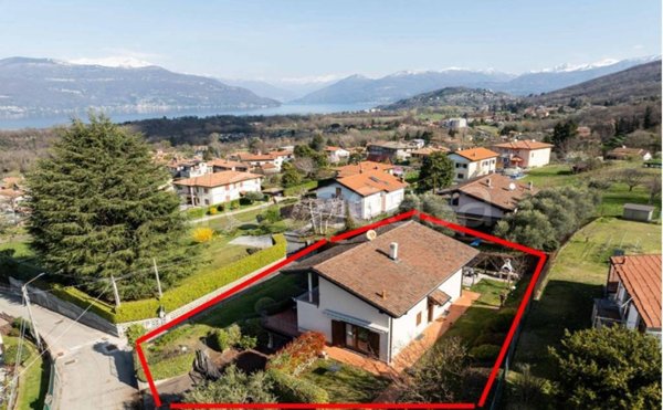 casa indipendente in vendita a Porto Valtravaglia in zona Torre