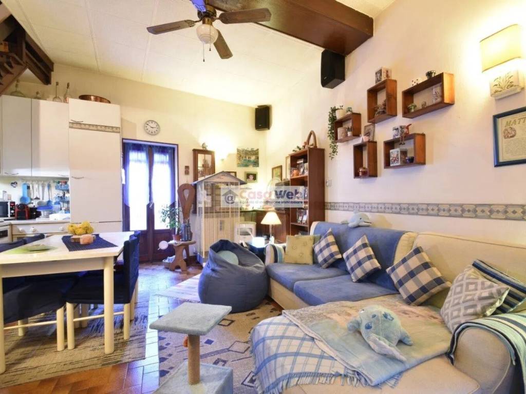 casa indipendente in vendita a Porto Valtravaglia