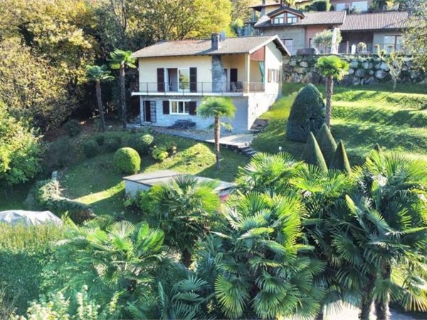 casa indipendente in vendita a Porto Valtravaglia